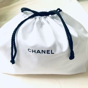 Chanel White Cosmetic Makeup Perfume Skincare Travel Pouch Gift Dust Cover Bag